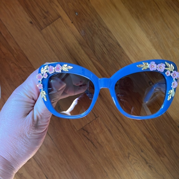 Katy Perry 3D Rose 50s Vibe Pin Up Cat Eye Blue Sunglasses - Picture 12 of 13